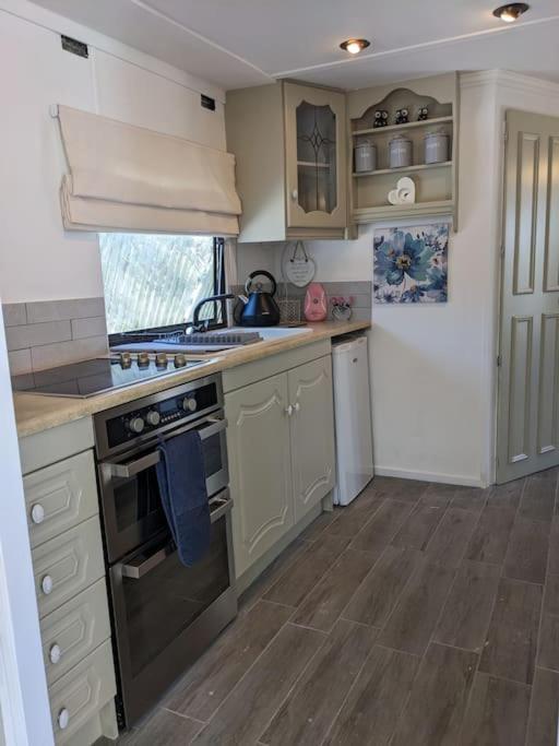 Ferny Roost Cabin. Wrexham Ngoại thất bức ảnh