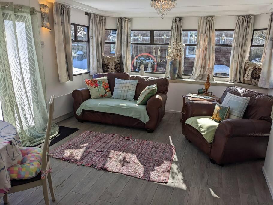 Ferny Roost Cabin. Wrexham Ngoại thất bức ảnh